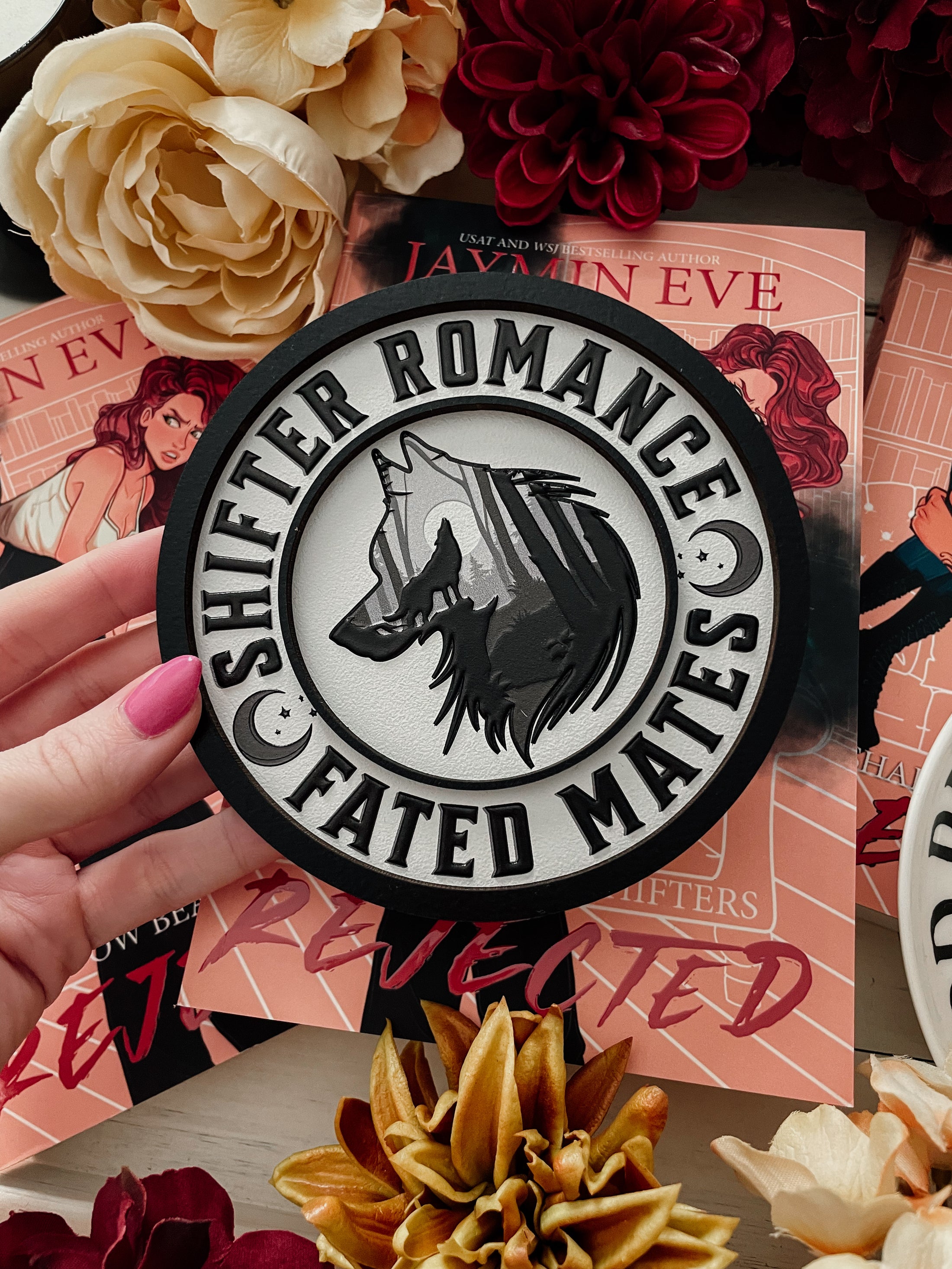 Shifter Romance - Fated Mates Round. White wooden round sign with a black border, UV printed wolf design with circling text that reads "SHIFTER ROMANCE FATED MATES". 2025 FireDrake Artistry®