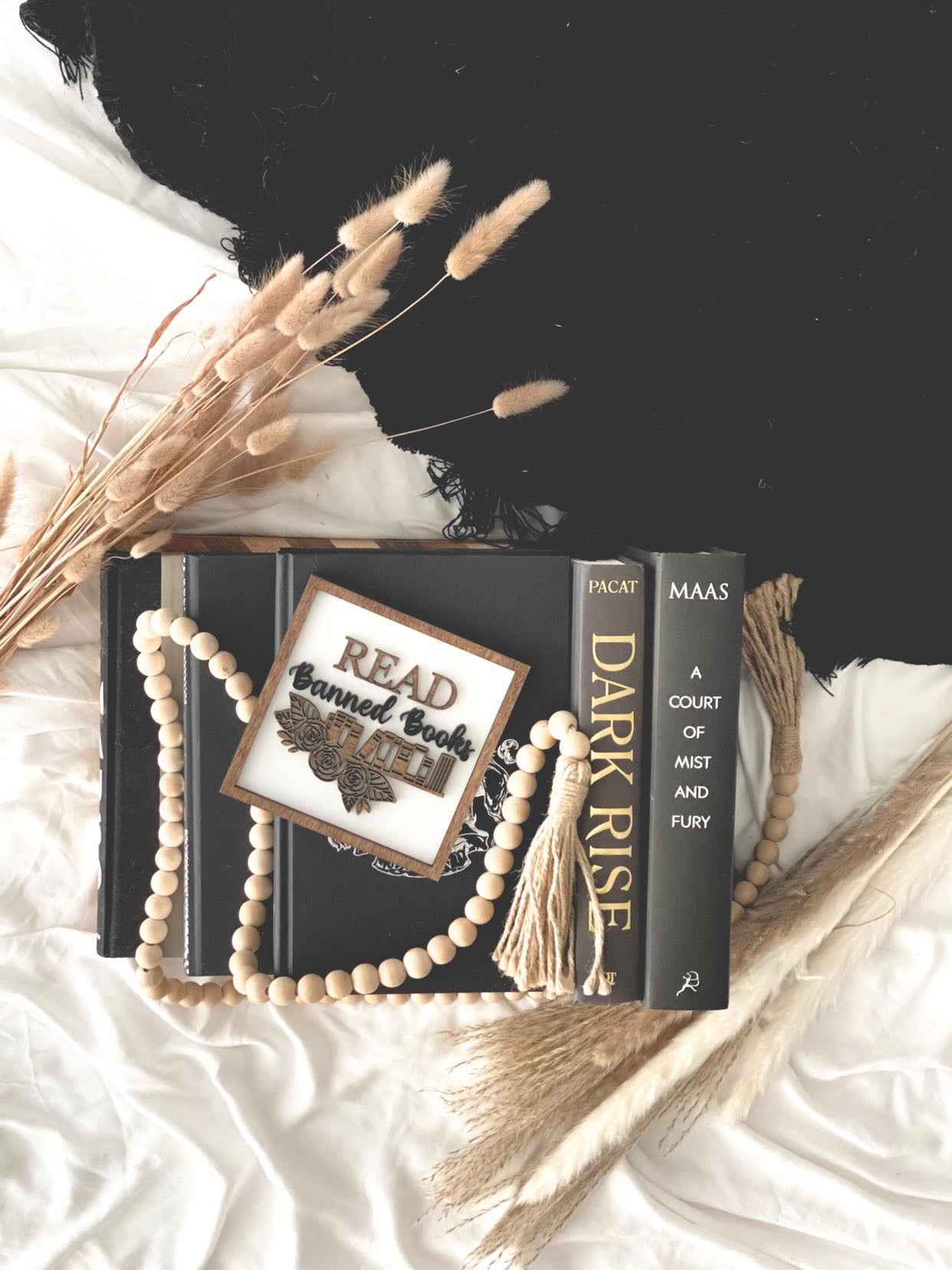 Read Banned Books Sign - firedrakeartistry Photo credit @the.polished.diamond