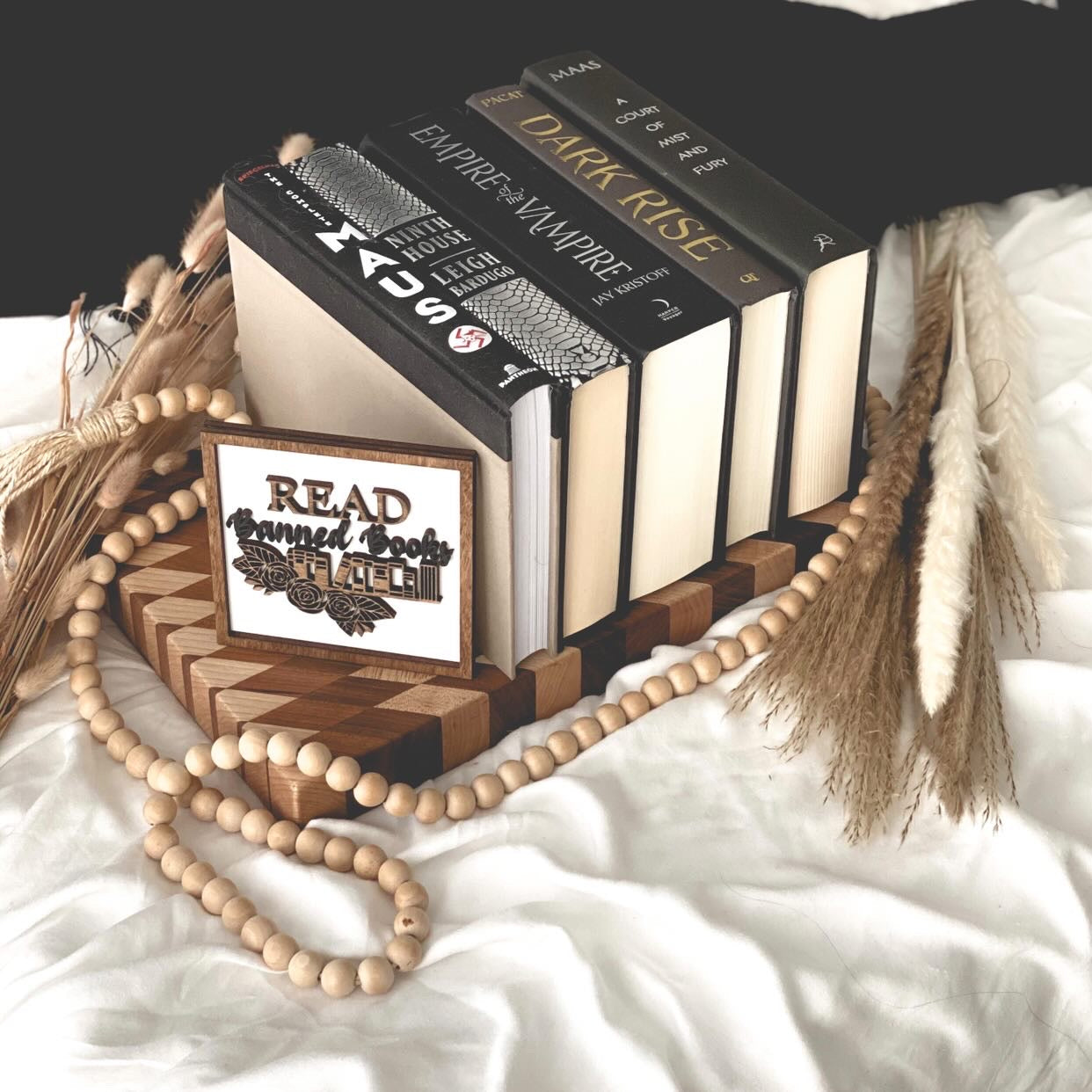 Read Banned Books Sign - firedrakeartistry Photo credit @the.polished.diamond